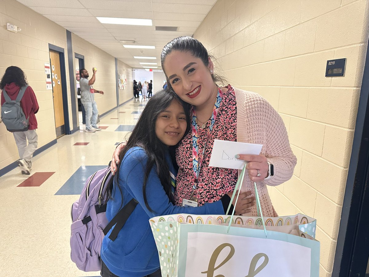 MrsDoraCastillo's tweet image. Today one of my former students surprised me with a gift for the princess on the way! I can’t forget how excited my former and current students are for me as they witness me go through this exciting time in my life. 💝🥹