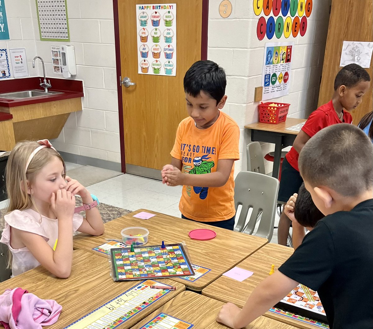 We had a fun afternoon of FUN &amp; GAMES today as part of our school wide PBIS reward. Ss brought games from home to play with friends. #LRelem