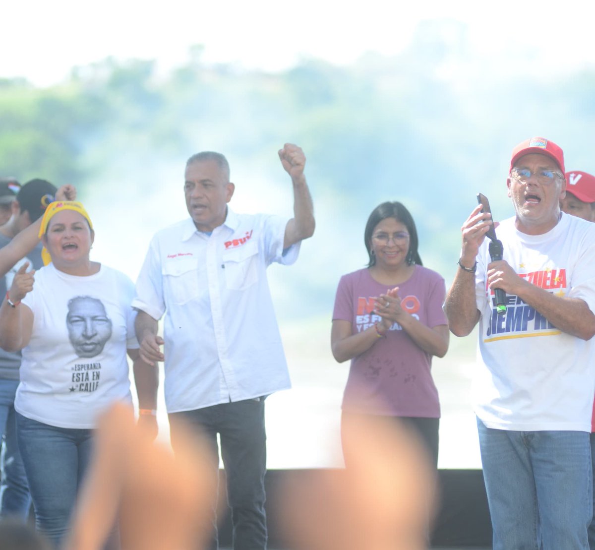 amarcanopsuv's tweet image. Ciudad Bolívar y la fuerza del Río Orinoco en respaldo irrestricto al Presidente @NicolasMaduro !!!

Gracias hermano @jorgerpsuv gracias Vicepresidenta @delcyrodriguezv juntos por la Patria haciendo irreversible la Revolución Bolivariana.