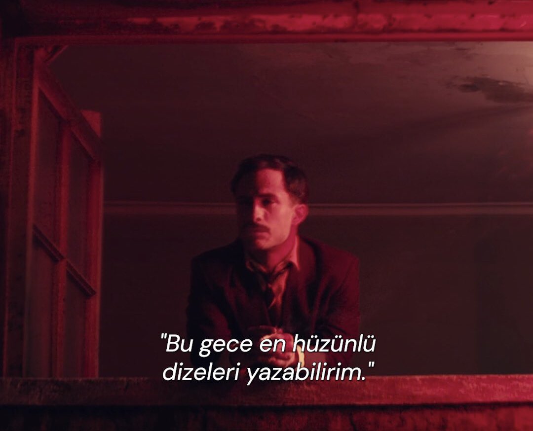 “bu gece en hüzünlü dizeleri yazabilirim. sevdim ben onu, o da beni sevdi bir ara.”