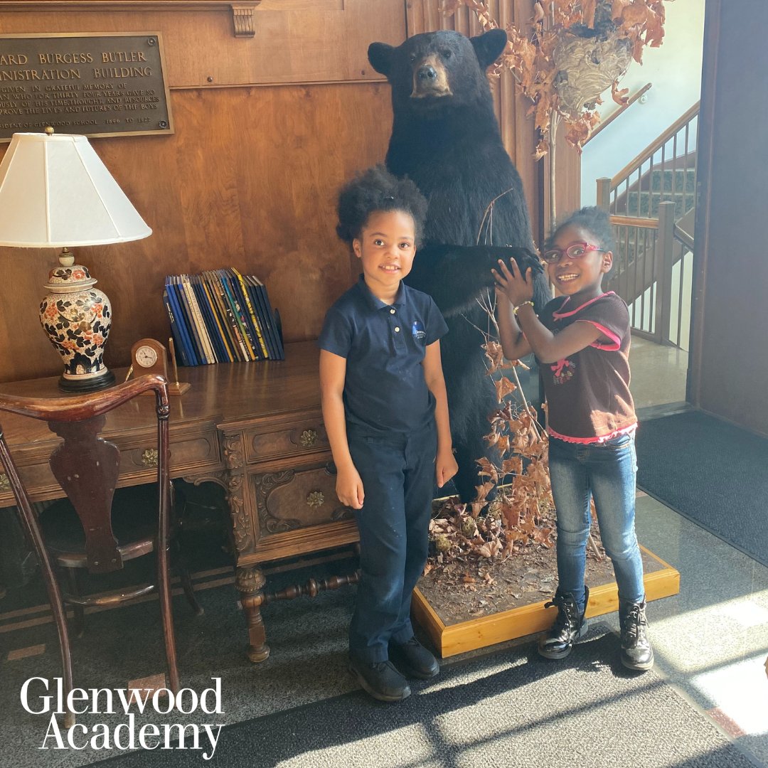 🌳📚 Our students at Glenwood Academy had a wonderful time admiring our Butler Bear, 🐻 Learning about nature and wildlife up close is an unforgettable experience. Here's to education and nature coming together! #GlenwoodAcademy #NatureEducation #ButlerBear