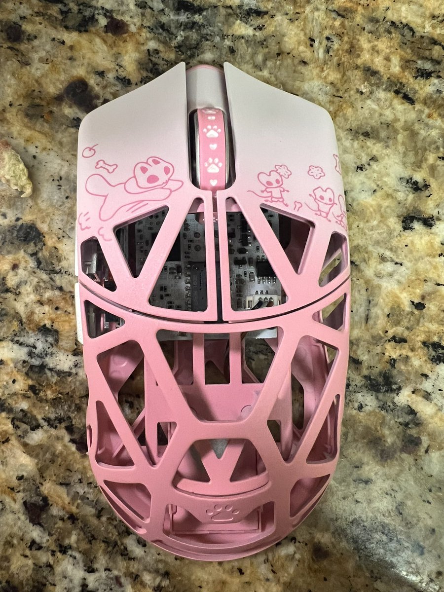 cherrychubsVT's tweet photo. My new mouse is here and it’s so cute 🥹. AND THE RECIECER FOR IT IS A PAW https://t.co/6LoCaKBpdQ