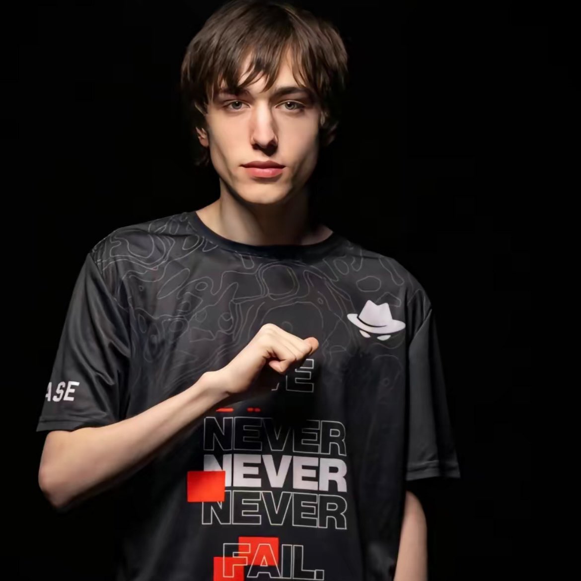 AgentGGs's tweet photo. gamers or models? https://t.co/3YspXHruyx