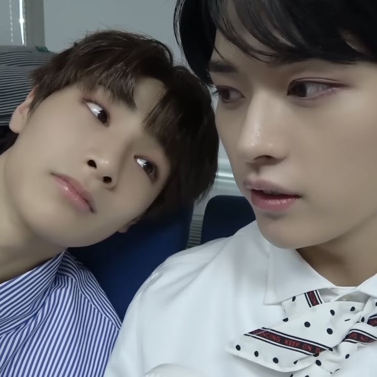 linosforbrains's tweet photo. ₊˚ˑ༄ؘ   mini au jeongho: flatline | 🍢

“—Sabes por qué me voy, ¿no?
Jeongin asiente, puede ver la pena en los ojos de Minho.
—Tú no querías que esos mensajes sean para ti.
—Te quiero, Jeongin.” https://t.co/vGKnXRh7ar