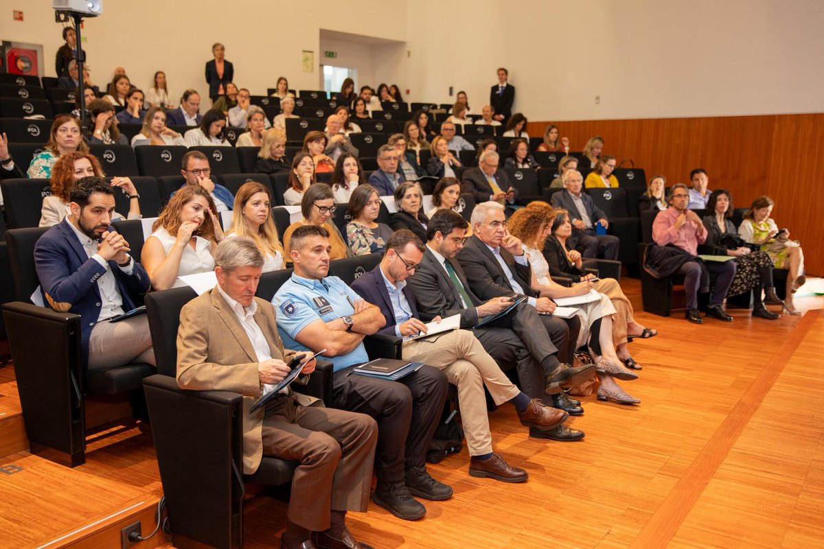 m_constantino4's tweet photo. Muito orgulhoso por vos dizer que foi constituída hoje, em Barcelos, a Rede Municipal de Saúde Mental. Ao todo, a rede é constituída por 70 instituições do concelho.
É com a maior honra que #Barcelos recebe o título de 1ª Capital Mundial da #SaúdeMental. https://t.co/pxpIngydKq