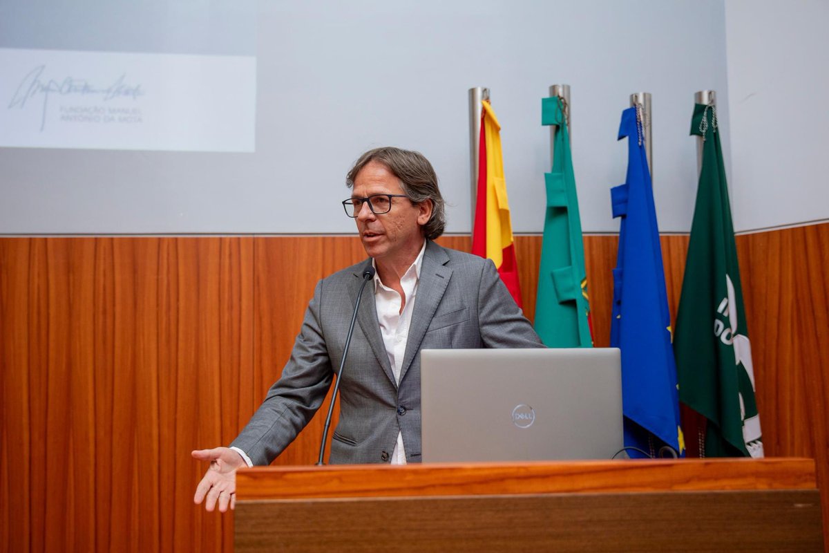 m_constantino4's tweet photo. Muito orgulhoso por vos dizer que foi constituída hoje, em Barcelos, a Rede Municipal de Saúde Mental. Ao todo, a rede é constituída por 70 instituições do concelho.
É com a maior honra que #Barcelos recebe o título de 1ª Capital Mundial da #SaúdeMental. https://t.co/pxpIngydKq