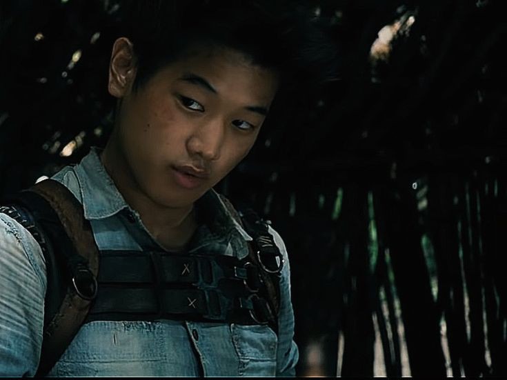 Попробуй догони, если сможешь. 
В этом мире все не так просто, шэнк. Хочешь выжить, беги. 

И никогда не смей даже посмотреть в сторону лабиринта. Так будет лучше для всех нас