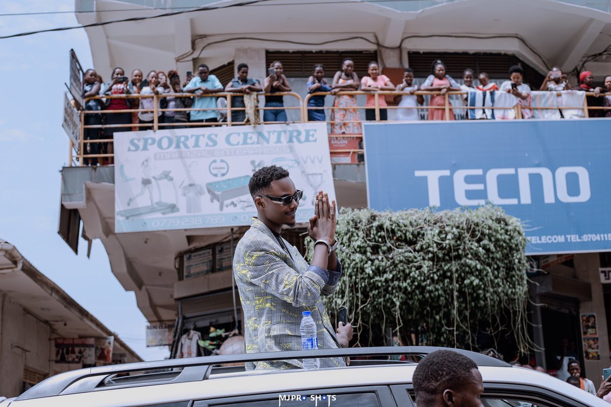 Ray_G_official's tweet photo. We have kicked off today!
Officially merged  #RayGHomeComingConcert and #MbararaCityFestival. For the good of our City. The future is brighter🙏

The exciting bit is that Mbarara City council vows to pay general tickets @20k for the first 10,000 people on the day!!. https://t.co/jh7h7n5Bqz