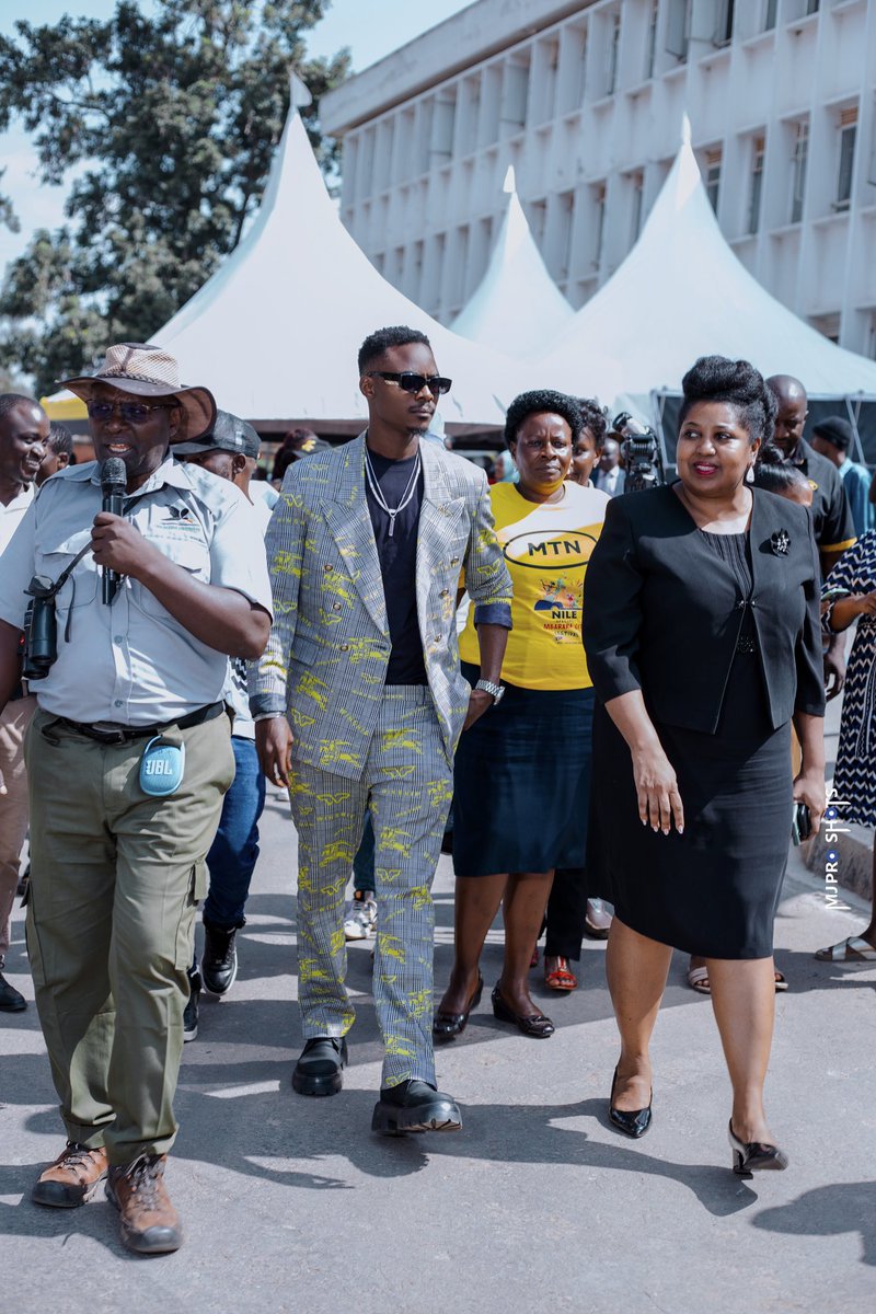 Ray_G_official's tweet photo. We have kicked off today!
Officially merged  #RayGHomeComingConcert and #MbararaCityFestival. For the good of our City. The future is brighter🙏

The exciting bit is that Mbarara City council vows to pay general tickets @20k for the first 10,000 people on the day!!. https://t.co/jh7h7n5Bqz