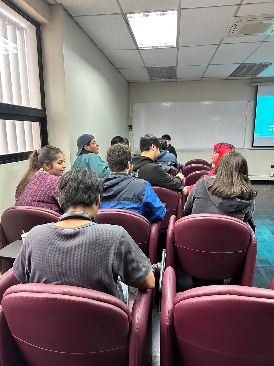 FisicaUsach's tweet photo. Finalizamos una nueva jornada de charlas #Fractalks con el Círculo de Mujeres en Física y Matemáticas USACH. Aprendimos sobre Nanosíntesis junto a Priscila Caces y Reología de medios granulares con Tomás Cerda. ¡Gracias por participar hoy! 🔬 #Ciencia #USACH #MujeresEnCiencia https://t.co/JTIawCCbO1
