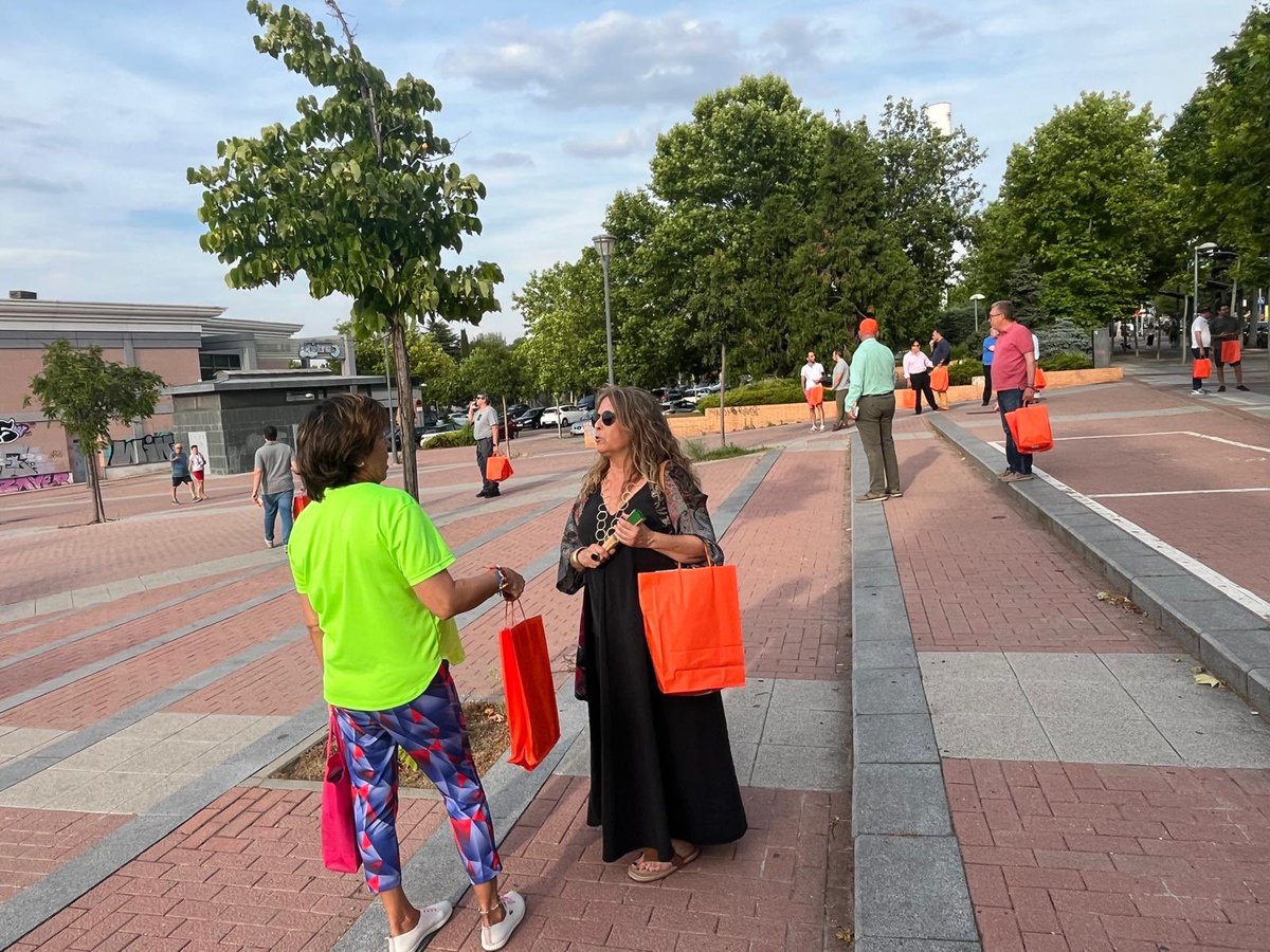 📸 Esta tarde en nuestro Paseo Ciudadano escuchando a los vecinos de #Alcobendas.

En Ciudadanos nos centramos en lo que de verdad importa, en ti.

🗳 ¡El #9J Vota Ciudadanos!