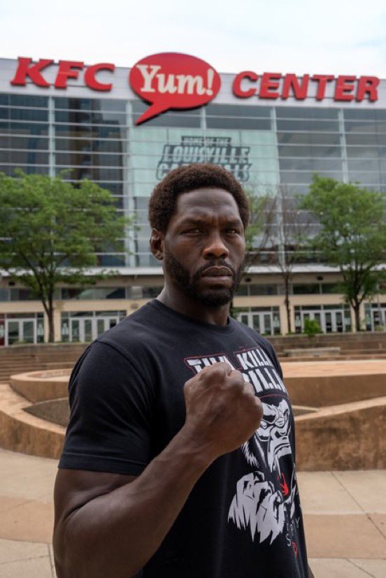Tommygunnmma's tweet photo. He ain't losing in no kfc center https://t.co/ciTr88AvMz
