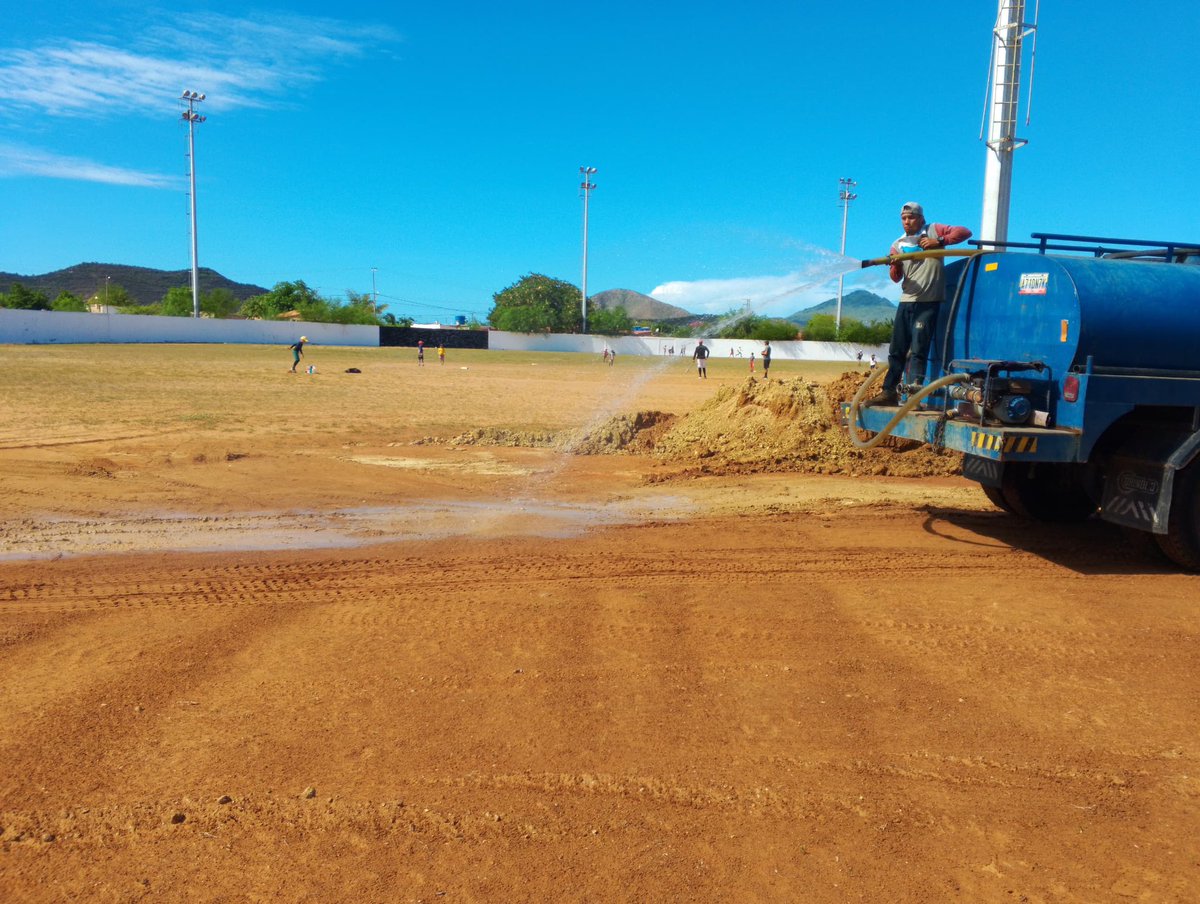 Gracias a nuestro Pdte. <a href="/NicolasMaduro/">Nicolás Maduro</a> hoy #5Jun terminamos las conexiones de las aguas servidas del estadio Chuito Torrents. En Marcano Nada nos detiene.

¡Soñemos bonito, lo mejor esta por venir! 

#PuebloMaduroEnPaz

<a href="/delcyrodriguezv/">Delcy Rodríguez</a> <a href="/dcabellor/">Diosdado Cabello R</a> <a href="/jorgerpsuv/">Jorge Rodríguez</a>