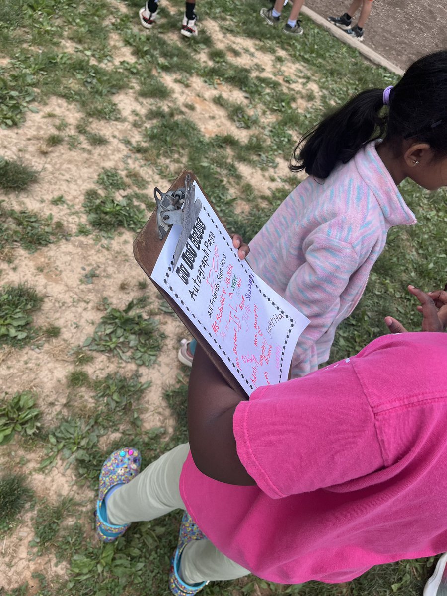 FCPSMurphy's tweet photo. Today’s countdown activities, yearbook signing and a virtual field trip (not pictured) to the aquarium and Hershey Park! https://t.co/GFP9EfLTOv
