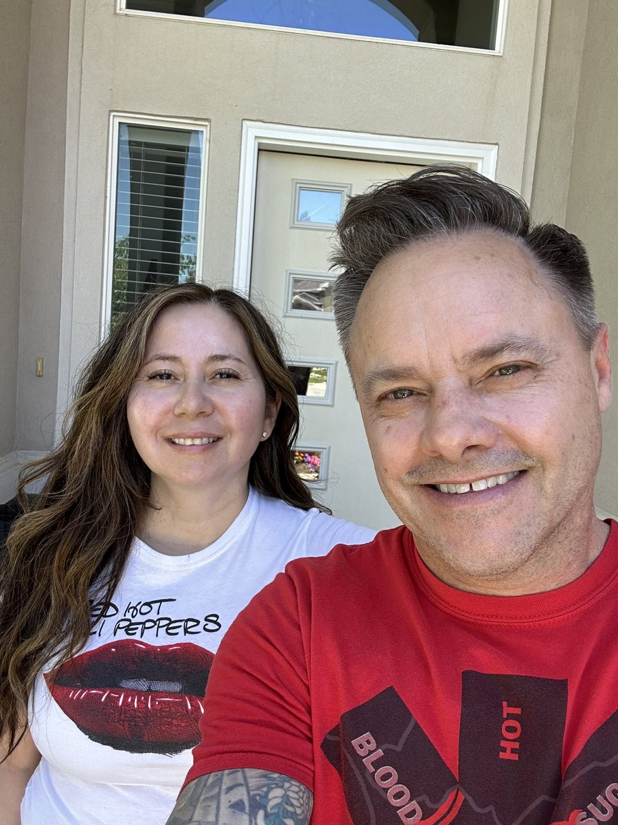 ToniCorsey's tweet photo. Lets go @ChiliPeppers sold out show!  My favorite music with my favorite person, all I know is I feel fine💜❤️💚💛 https://t.co/iqTBpXX2U1