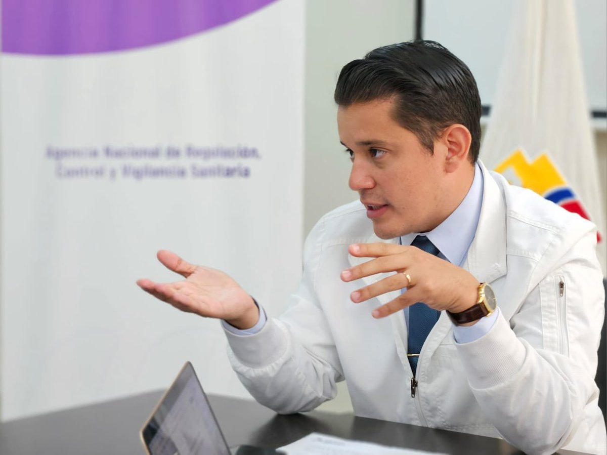 Arcsa_Ec's tweet photo. ¡Trabajamos por productos seguros para los ecuatorianos! 🤝🏻 ✅

Recibimos la visita de representantes del sector licorero (#AEIL), a fin de articular acciones para fortalecer la regulación y combatir la falsificación de estos productos en el mercado.

#ElNuevoEcuadorResueleve 🇪🇨 https://t.co/4s5qVKgHe9