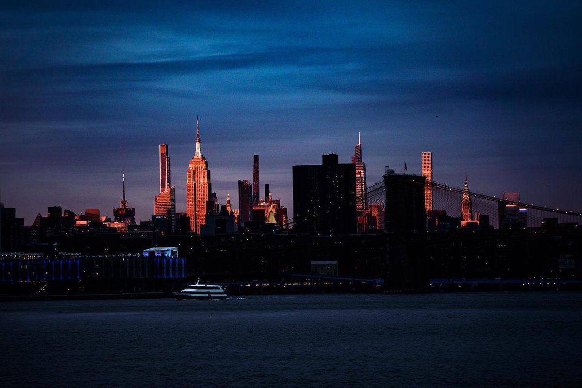 Empire State Building tweet media