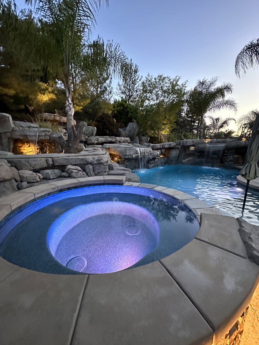 rock_matrix's tweet photo. Benefits of waterfalls 

Having a waterfall at home offers a unique blend of aesthetic beauty and therapeutic advantages. 
#rockart
#swimmingpool 
#artificialrock 
#artificialrock https://t.co/4jU8xLCiy1