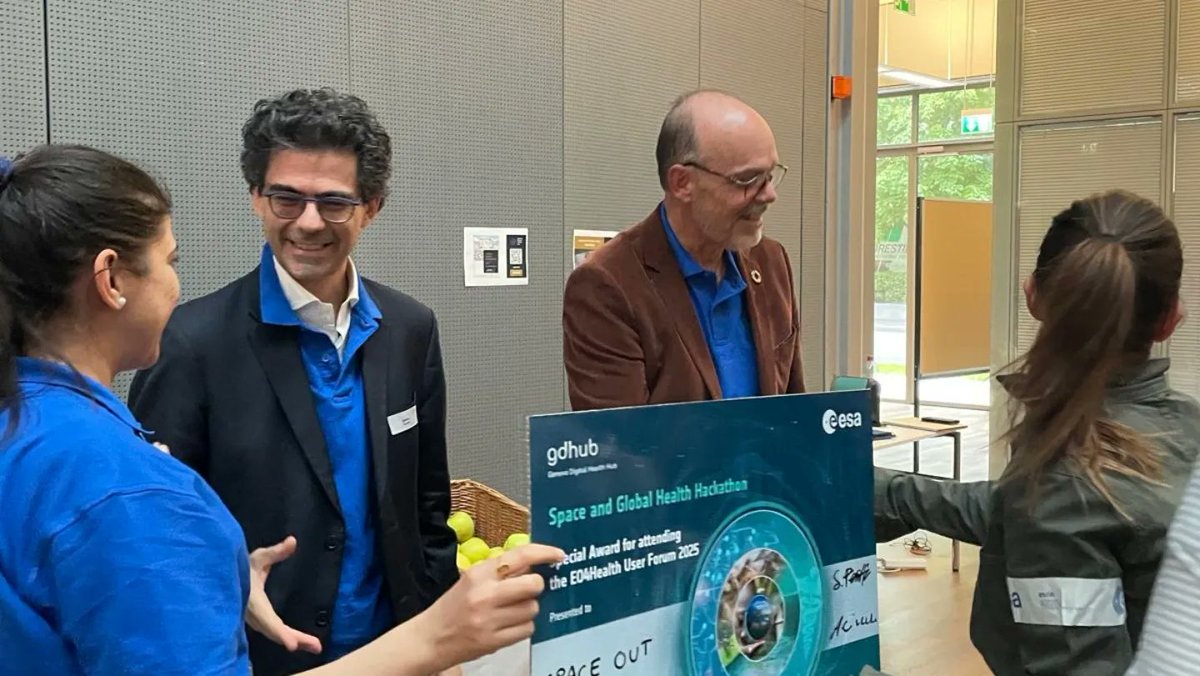 Prenika_Anand's tweet image. What a Hackathon! Thank you @gdhub_gva and @esa for granting our work #Challenge4 the prestigious award to present at the TheEO4HealthForum 2025! Shout out to all our team, Dr Miriam Lee Burger and @mirana_michelle!
#astronaut #wellbeing
 @sconnectedness