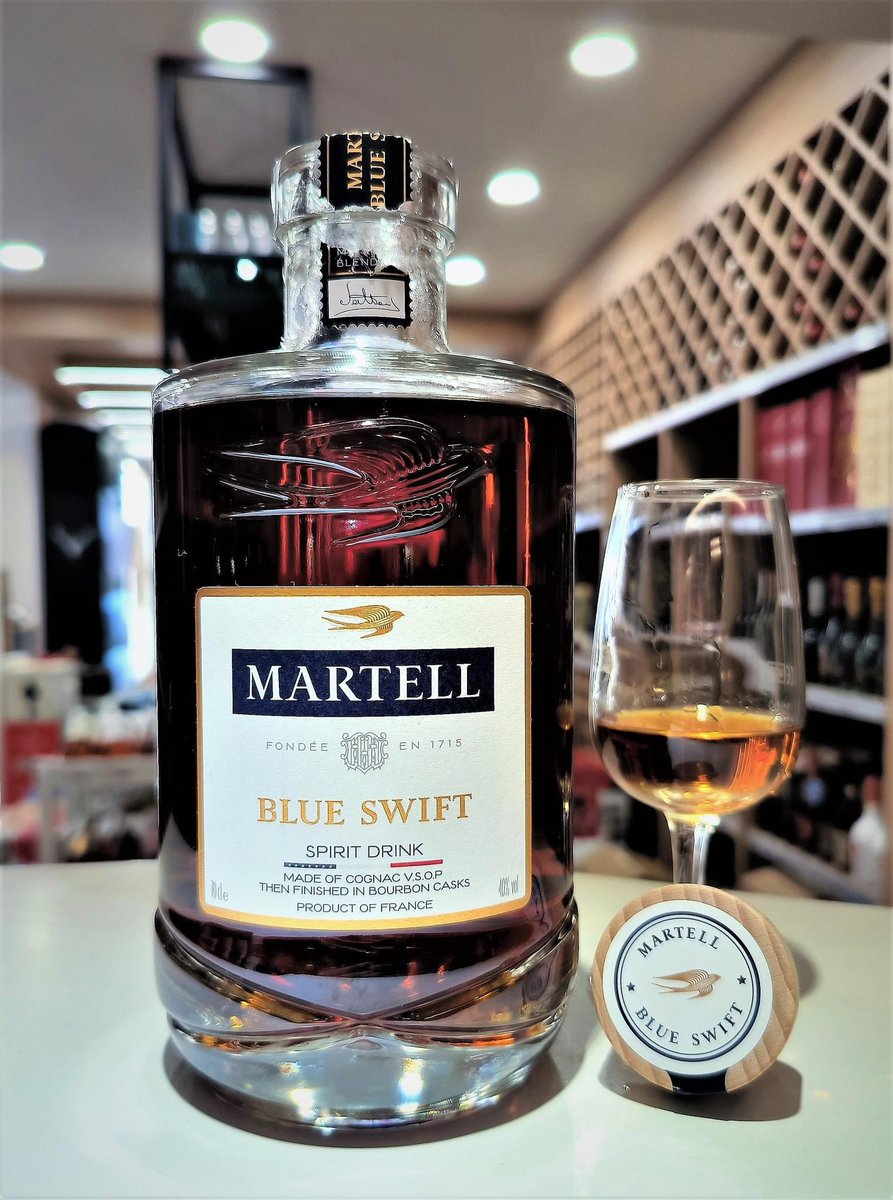 Money_9457's tweet image. 人這一生，
沒有誰離不開誰，
愛的時候，認真愛，
散的時候，和平散。
沒有人能陪你到永遠，
一份感情，不合適就算了，
一段關係，不真心就忘了，
比起感情，最重要的就是尊嚴。
及時放手，勝過苦苦哀求，
一別兩寬，從此各自心安！

#馬爹利藍淬燕 #MARTELL #BlueSwift