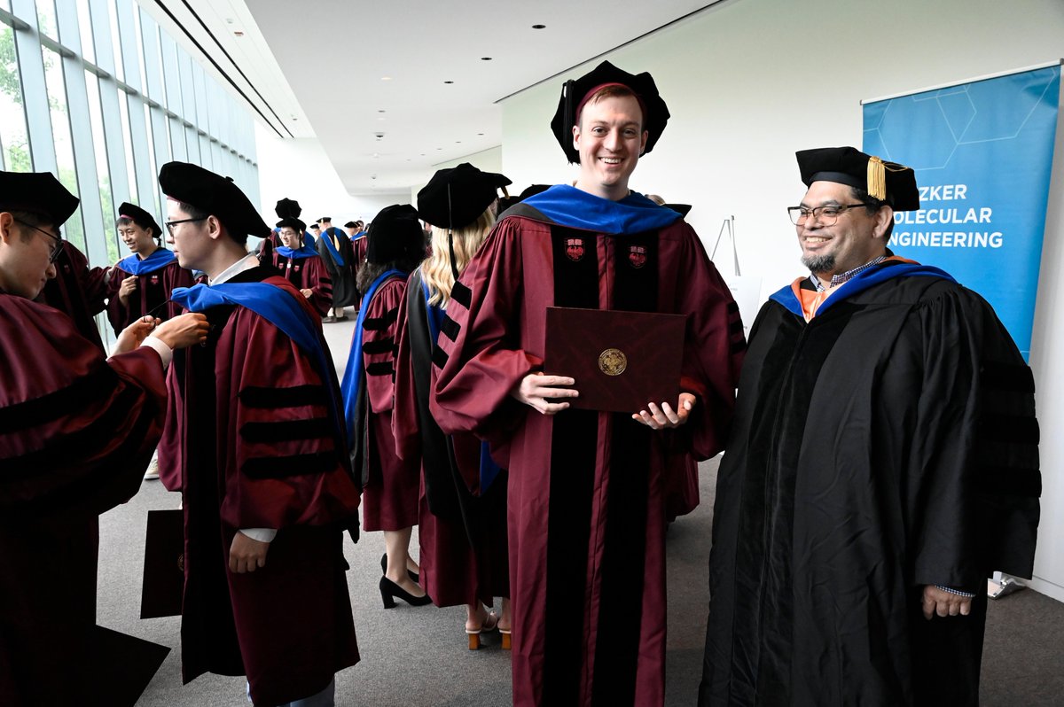 UChicagoPME's tweet image. Where has your degree from @UChicagoPME taken you? We want to hear from our alumni – let us know how you continue to #EngineerTheFuture in #quantum, #energy #sustainability, #materialscience, #immunoengineering or another field! 👩‍🎓

#UChicago2024 #PMEGrad2024 @UChicagoAlumni