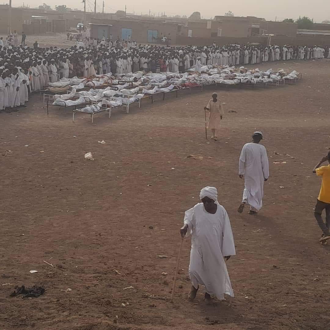 مجزرة جماعية سببها مليشيا الدعم السريع في السودان المنسية.

اللَّهُمَّ صُب على بن زايد وحميدتي وجندوهم سوط عذابك وعجل بهلاكهم وأرنا فيهم عبره وآيه ..