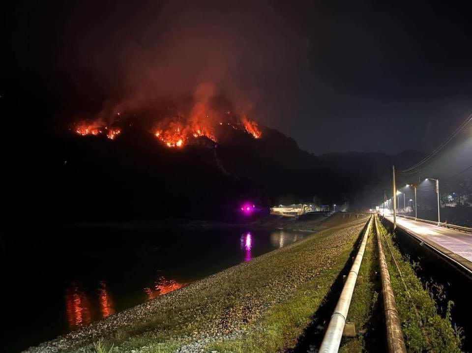 Urgente atención a los incendios forestales en la sierra norte de Puebla! El viento agravó el problema <a href="/Gob_Puebla/">Gobierno de Puebla</a> <a href="/GN_MEXICO_/">Guardia Nacional</a> <a href="/GobiernoMX/">Gobierno de México</a> <a href="/armentapuebla_/">Alejandro Armenta</a> <a href="/lopezdoriga/">Joaquín López-Dóriga</a> <a href="/YuririaSierra/">Yuriria Sierra</a> <a href="/genarolozano/">Genaro Lozano 🌈</a> <a href="/scherermar/">maria scherer</a> #huachinango #necaxa