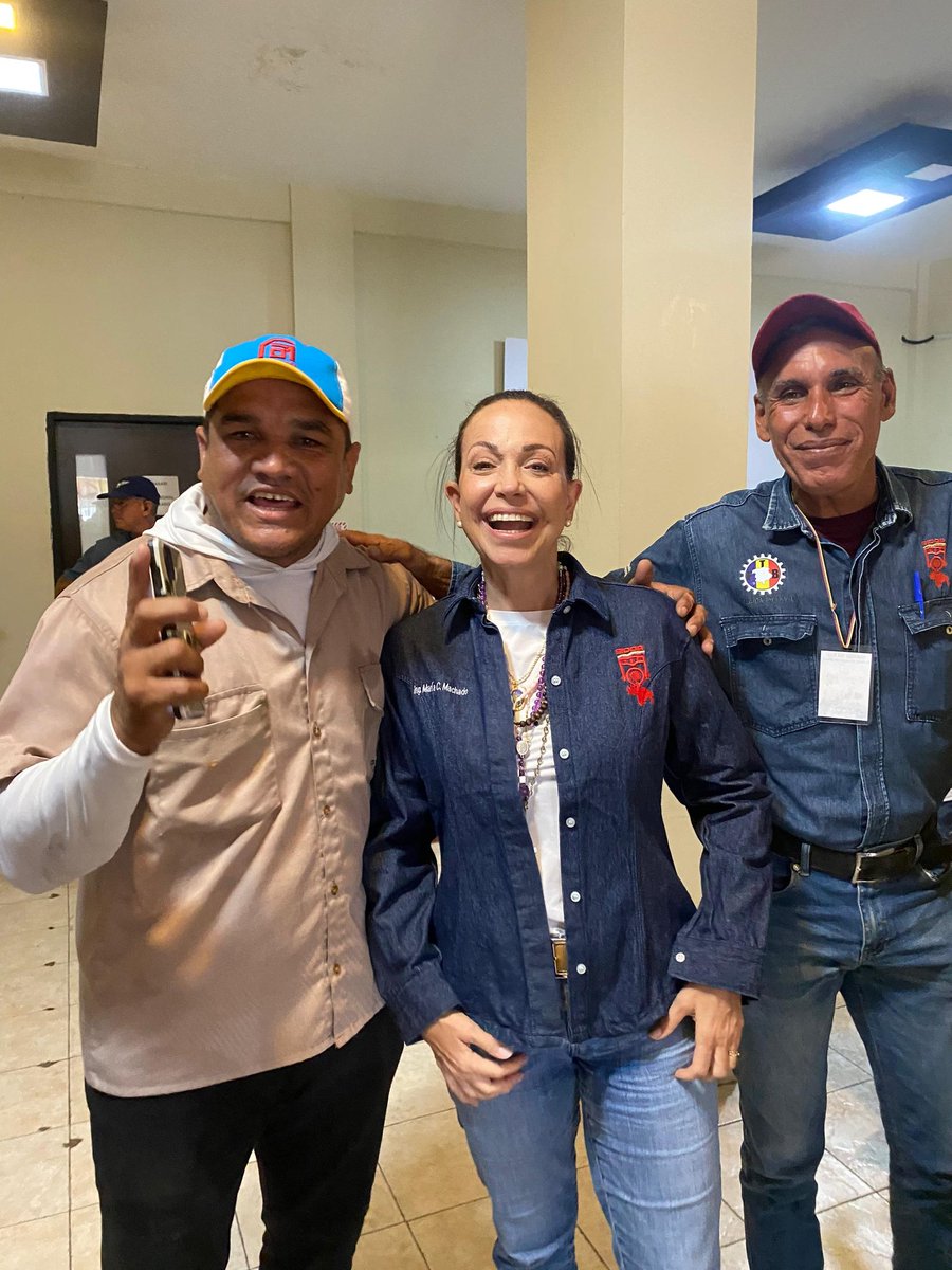 fertineo's tweet photo. Maria Corina Machado con su chaqueta de la Siderúrgica del Orinoco #Sidor nuestra gran industria del acero, la que hay que recuperar https://t.co/SvYbGg45Bl