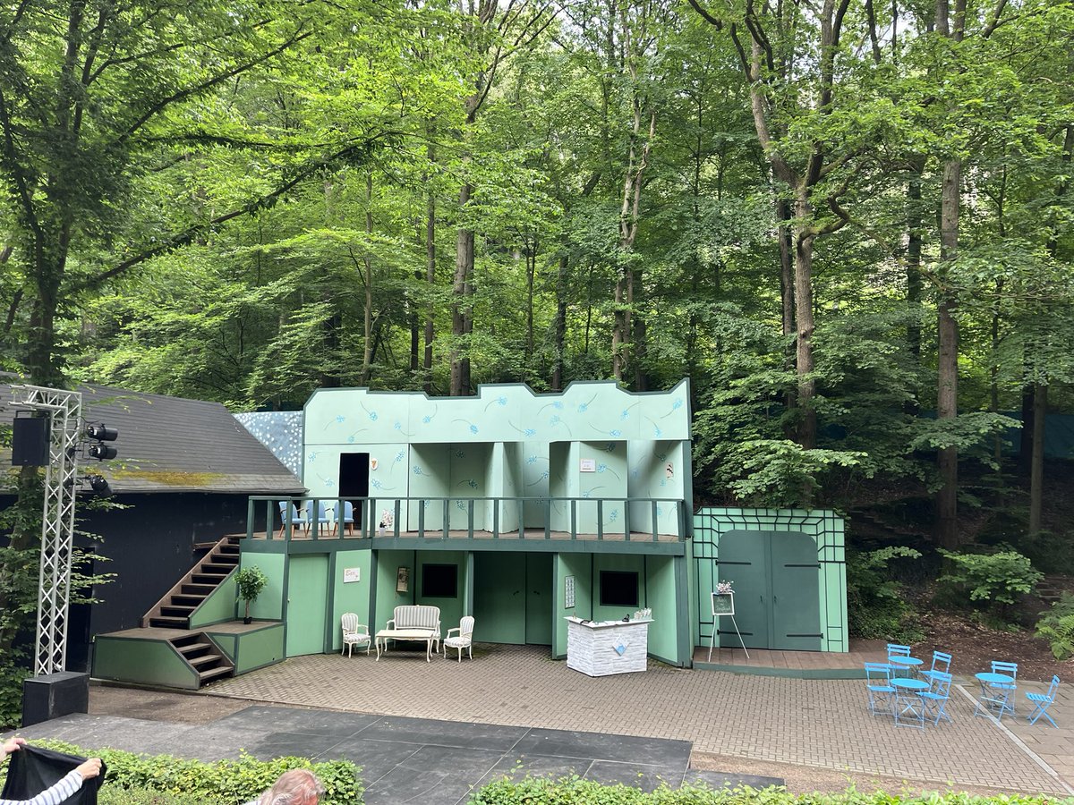 _marion23's tweet image. Ich war heute im Draußen-Theater in „Drei Männer im Schnee“ bei der Naturbühne Hohensyburg. 
Wie immer lustig gespielt über 2,5 Stunden, das Stück läuft noch bis Samstag!🎭
#Protipp