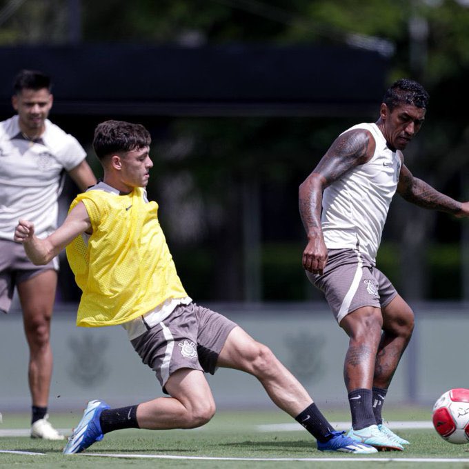 centralbidon's tweet photo. Paulinho: “Às vezes, a gente assimila um atleta a outro, mas o Bidon eu vejo totalmente fora da curva. A maturidade que tem mesmo com pouca idade, a forma como ele raciocina e lê o jogo, como ele se posiciona e como observa a partida antes de tomar uma decisão.”

🗞️: @CNNBrasil https://t.co/8Z8q6VJ6FL
