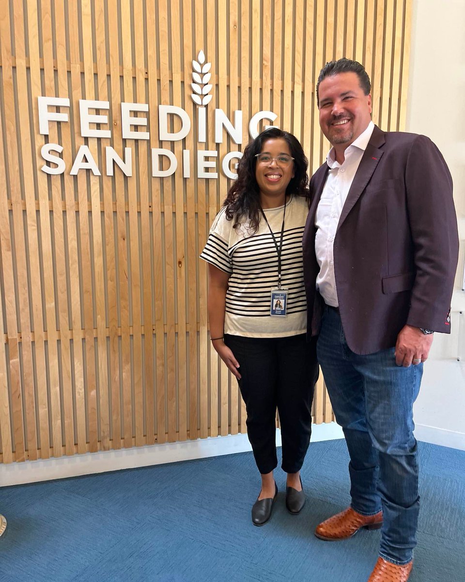 JurewitzLaw's tweet image. Help us raise funds &amp;amp; donate food for @FeedingSanDiego. Let&apos;s achieve a hunger-free, healthy SD!

How to Support: 
🥕 Donate: give.feedingsandiego.org/team/586665
🥕 Bring Peanut Butter donations to our office
🥕 Like &amp;amp; share this post

Every $1 = 2 meals! 🧡

#feedingsandiego #foodfromthebar