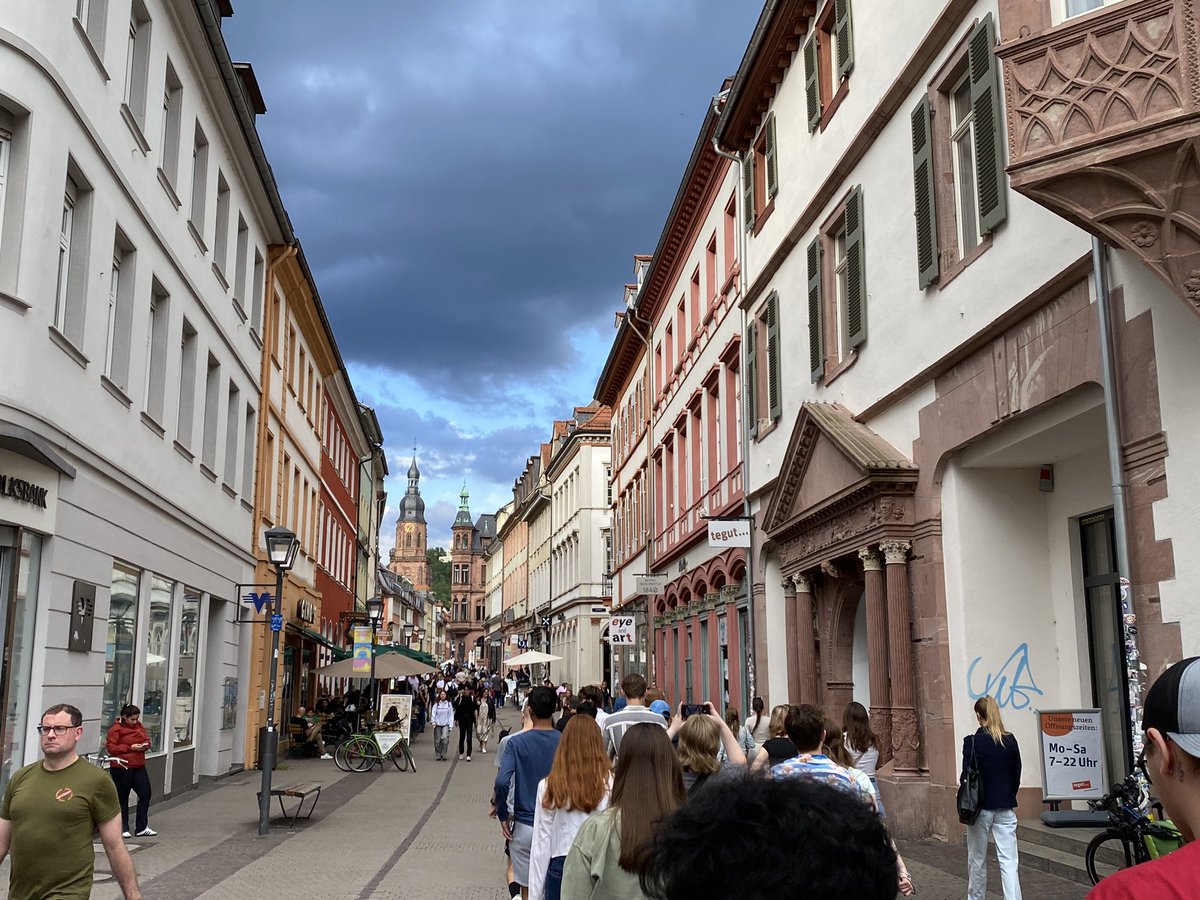 HerrMathias's tweet image. Arrived for our first day in Heidelberg! Such a beautiful old town. Delicious food and wonderful sights. FHS students are ready to sleep off this jet lag and explore more tomorrow!! @gappexchanges @UrbanJason #wanderlust