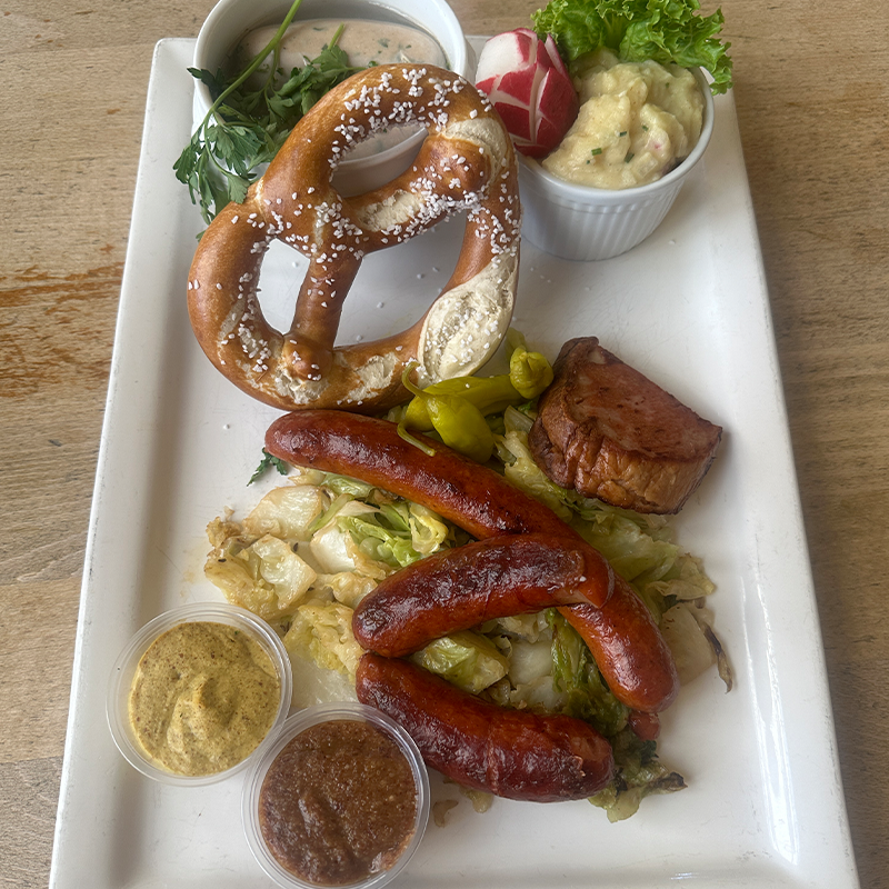 HofbrauhausLV's tweet photo. 🍽️✨ Check out what our 3-course meal could look like! Spinatsalat mit Erdbeeren, Münchner Spezialitäten Platte, and Hausgemachter Brotpudding “Schwarzwälder Art” await you at Hofbräuhaus Las Vegas until June 14. Support @threesquareLV ! #LVRestaurantWeek #DineOutDoGood https://t.co/KmHgWzKKQD