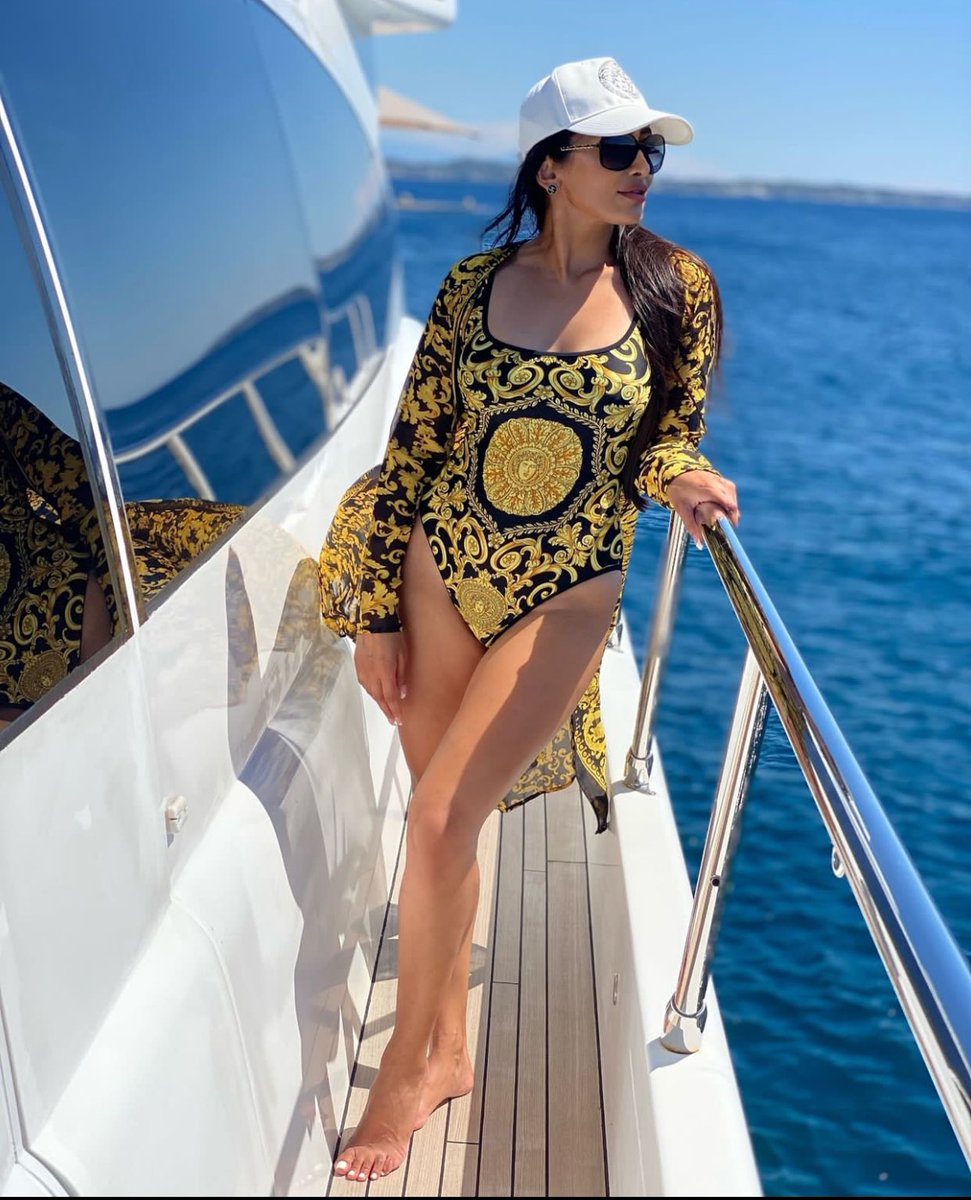 clinton57's tweet photo. I'm a workaholic. I love doing deals, meeting new people...making money as a by product and challenging myself mentally at all times! 📊📊📊📈📈📈📉📉📉 https://t.co/L6nP86Y5bc