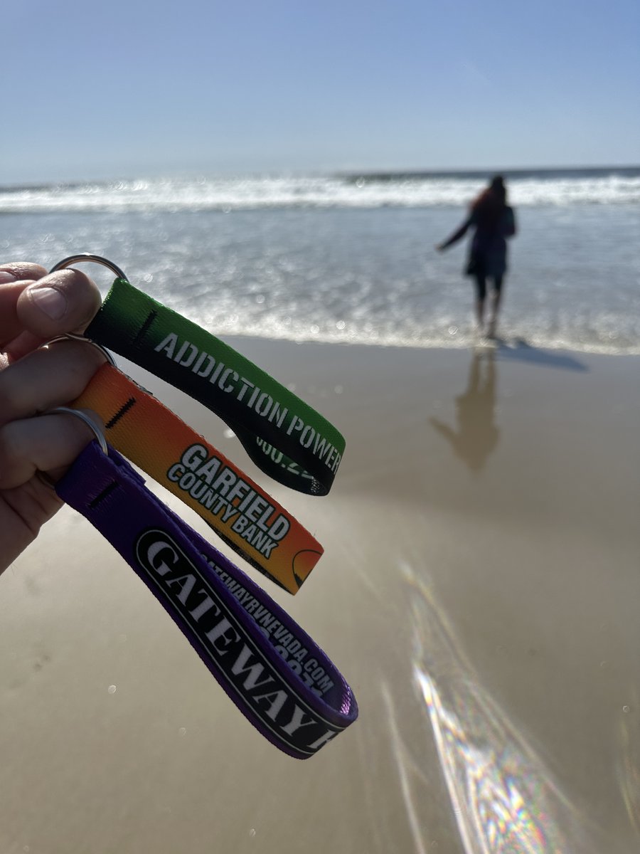NWStraps's tweet image. 🌞🌊 Our custom key fobs are living the beach life! They’re durable, vibrant, and perfect for any adventure. Where would you take your key fob? Reply with your beach pics! #BeachLife #CustomKeyFobs #NWStraps #Branding #SummerFun