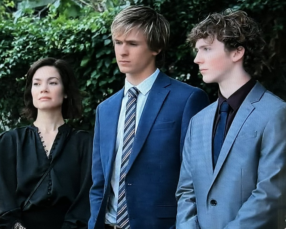 QAFBrianJustin's tweet photo. The First Family of #GH ❤️ (just missing Cameron) @RebeccaLHerbst @hudsonwest #TristanRiggs #LizFF #JakeFF #AidenFF #WebberFF https://t.co/m4C1GScZIZ
