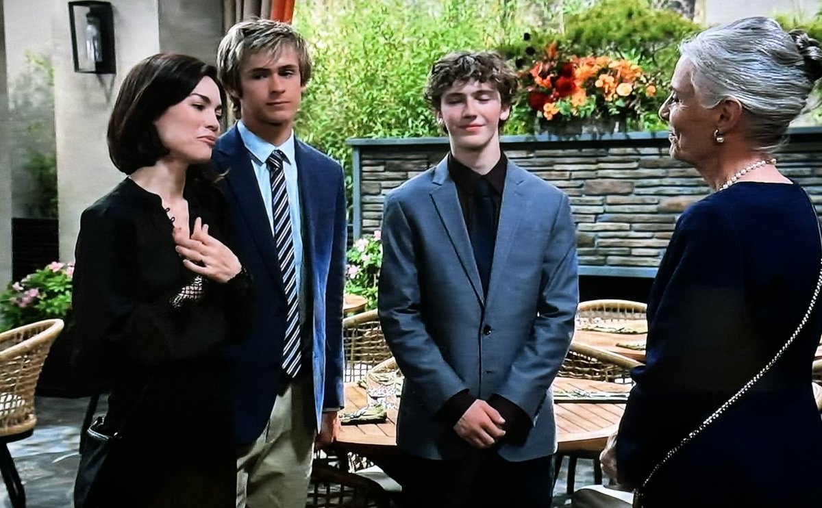 QAFBrianJustin's tweet photo. The First Family of #GH ❤️ (just missing Cameron) @RebeccaLHerbst @hudsonwest #TristanRiggs #LizFF #JakeFF #AidenFF #WebberFF https://t.co/m4C1GScZIZ