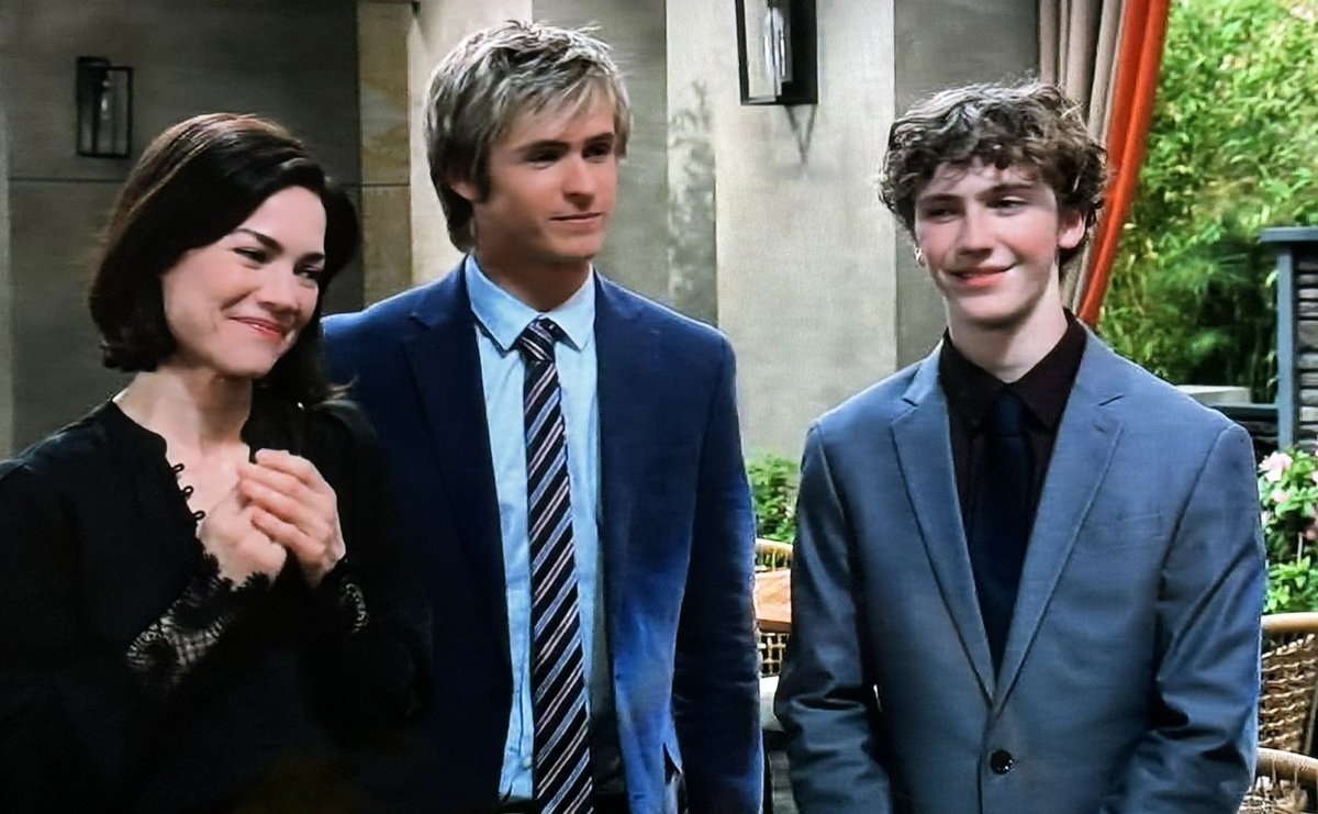 QAFBrianJustin's tweet photo. The First Family of #GH ❤️ (just missing Cameron) @RebeccaLHerbst @hudsonwest #TristanRiggs #LizFF #JakeFF #AidenFF #WebberFF https://t.co/m4C1GScZIZ