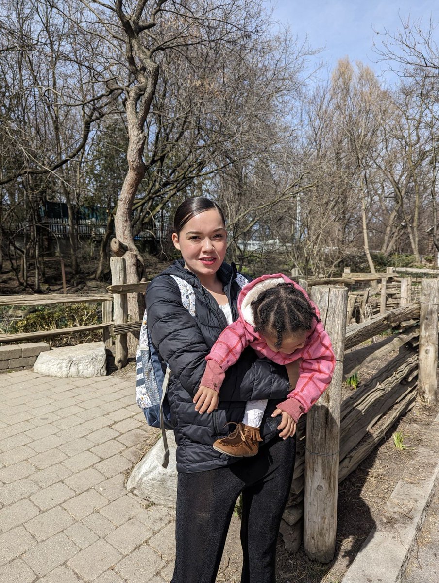TorontoPolice's tweet photo. News Release - Missing Person and Missing Child, Grenoble Drive and Gateway Boulevard area
https://t.co/xTTEjVJdqq https://t.co/IzpYGXQzgD