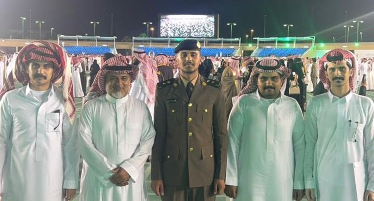 mas3794's tweet photo. الف مبارك للشاب : إبراهيم محمد ظافر ال فرحيه القرني تخرجه من كلية الملك فهد الامنية برتبة ملازم أول دعواتنا له بالتوفيق ويستاهل أبو محمد وإلى الأمام بإذن الله https://t.co/N9CpQd27kd