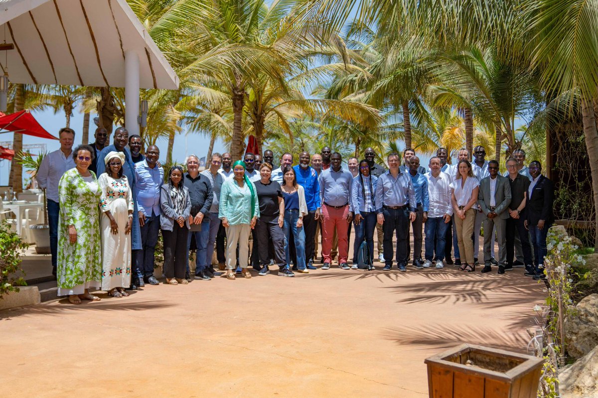Jérôme Hénique (@jerome_henique) on Twitter photo 3 amazing days spent with the entire <a href="/orangeafrica/">Orange Africa & Middle East</a> ExCo at our CEO seminar in 🇸🇳, reflecting on the virtuous circle of how to better deliver, share, anticipate and transform. 🚀Thank you all for joining and thank you <a href="/SekouKDrame/">Sekou Drame</a> for having us! 3 amazing days spent with the entire <a href="/orangeafrica/">Orange Africa & Middle East</a> ExCo at our CEO seminar in 🇸🇳, reflecting on the virtuous circle of how to better deliver, share, anticipate and transform. 🚀Thank you all for joining and thank you <a href="/SekouKDrame/">Sekou Drame</a> for having us!
