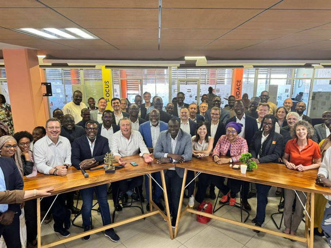 jerome_henique's tweet photo. 3 amazing days spent with the entire @orangeafrica ExCo at our CEO seminar in 🇸🇳, reflecting on the virtuous circle of how to better deliver, share, anticipate and transform. 🚀Thank you all for joining and thank you @SekouKDrame for having us! https://t.co/lYK4pM4wv6