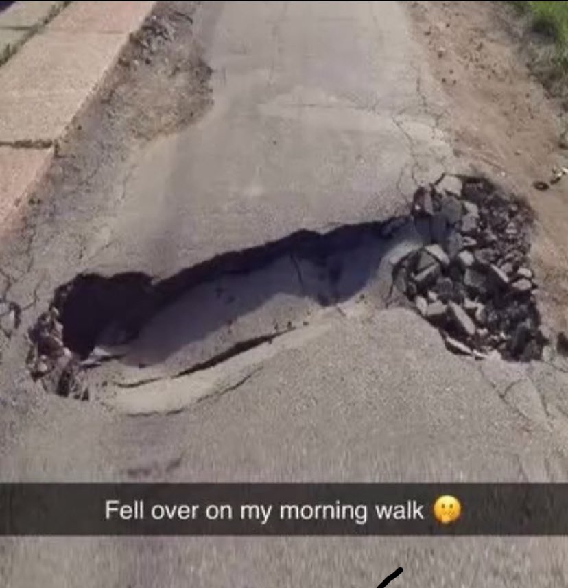 📖 📲 ——— :

                 Look at that !!  She sent you a picture !!!