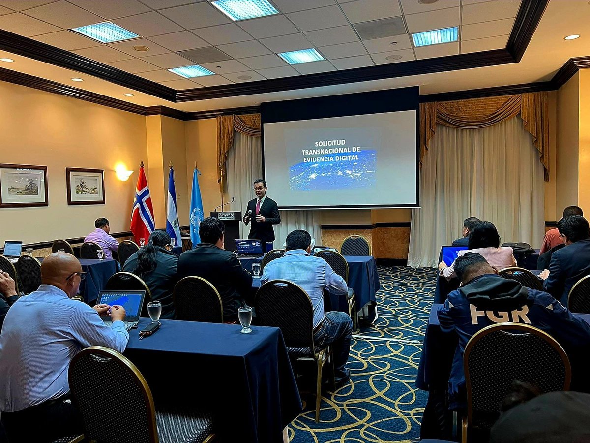 UNODC_Cyber's tweet photo. #ElSalvador 🇸🇻 | On #WorldEnvironmentDay 🌍 @UN__Cyber together with @UNEP, #ROAVIS, & the Environmental Crimes Group of @PNCSV conducts training prosecutors and investigators in the fight against environmental crimes facilitated by ICTs 💻🦜
🇳🇴🤝🇺🇳 https://t.co/HyN26WNg6s