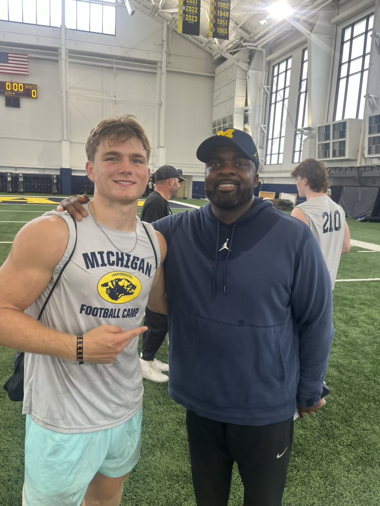 isaac_shumate's tweet photo. Thank you to @UMichCoachEspo from @UMichFootball for the invite to an amazing camp!! I had a great time with great coaching from @luc_brian !!!! I got second in the fastest man competition!! https://t.co/PCW45x97mB