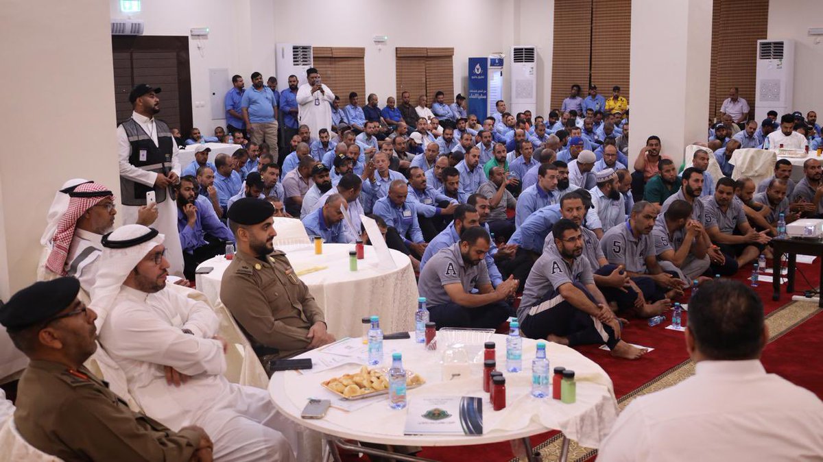 ضمن البرنامج الوطني لتعزيز المبادرات المجتمعيه #جائزة_الأميرة_صيتة نفذ فريق بواسل المدينة التطوعي المرحلة الثالثة من مبادرة القراءة المتجولة بمركز الترحيب واستقبال #ضيوف_الرحمن بمشاركة النقابة العامة للسيارات فرع المدينة بتقديم ورشة تدريب عن أضرار المخدرات  #تعليم_المدينة_المنوره