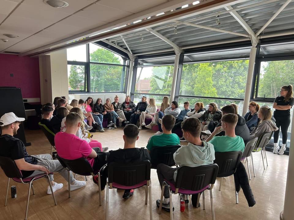 Rcitybelfast's tweet photo. YEAR 2 ⭐️ 

Brilliant night for this team as they have finally completed their Module 3 of @Foroige 📚 R young people have put in continuous commitment and effort over the last 2 years and we are very proud of them 👏 Next step… Graduation @QUBelfast 🎓 #RCITY #QUEENS #FOROIGE https://t.co/24k1Eyfb4u