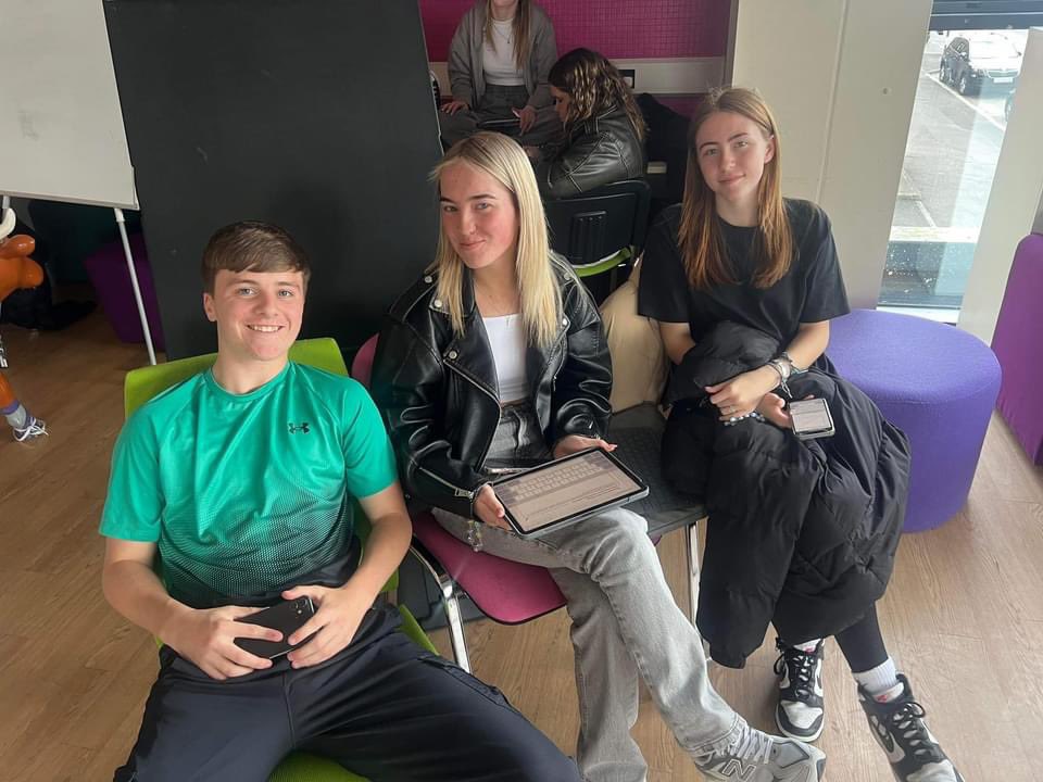 Rcitybelfast's tweet photo. YEAR 2 ⭐️ 

Brilliant night for this team as they have finally completed their Module 3 of @Foroige 📚 R young people have put in continuous commitment and effort over the last 2 years and we are very proud of them 👏 Next step… Graduation @QUBelfast 🎓 #RCITY #QUEENS #FOROIGE https://t.co/24k1Eyfb4u