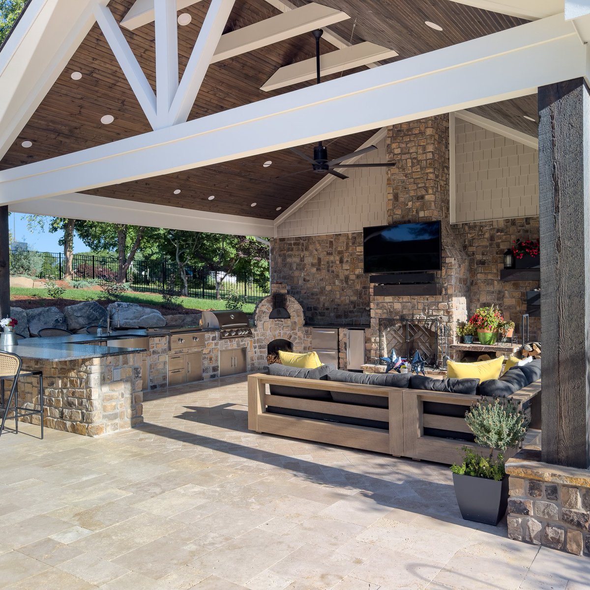 nativedesigntn's tweet image. Whether you&apos;re seeking peaceful solitude or hosting friends and family in style, let&apos;s craft a space that seamlessly transitions from serene relaxation to elegant entertaining.
#nativedesignandhardscape #createwithNative #relaxation #outdoorliving #LuxuryLiving #Tennessee