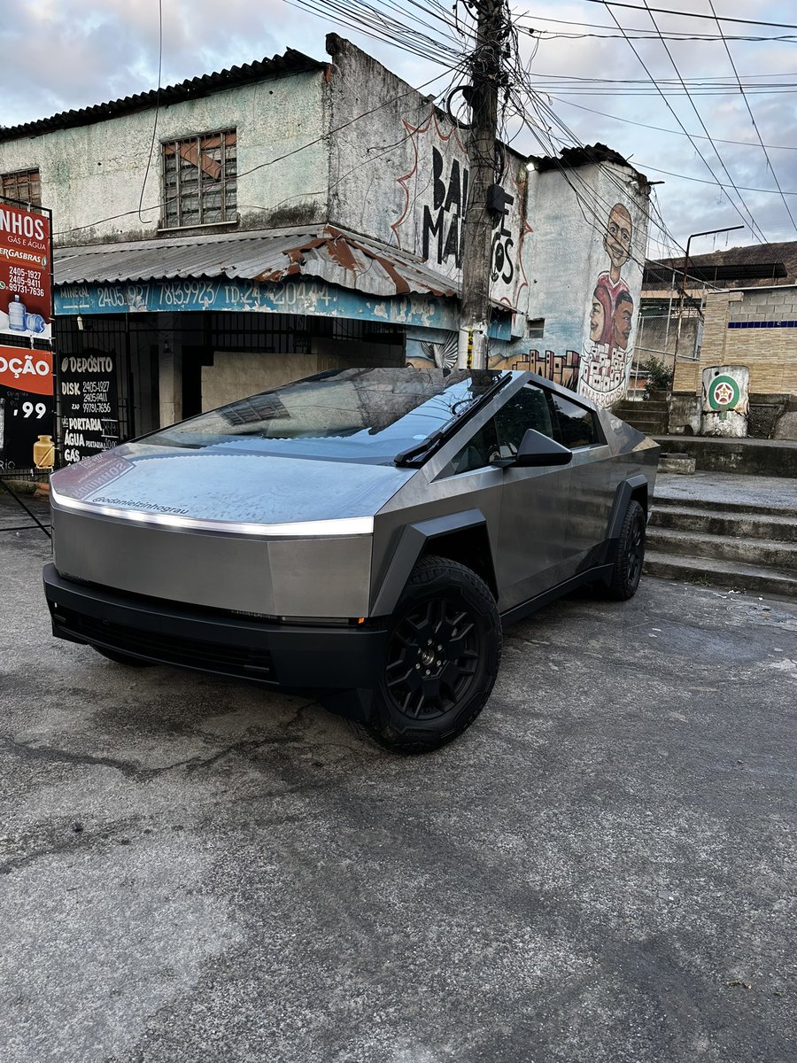 VOZdaVK1's tweet photo. Alooo @elonmusk adoramos seu CyberTruck https://t.co/qviKIaaqED